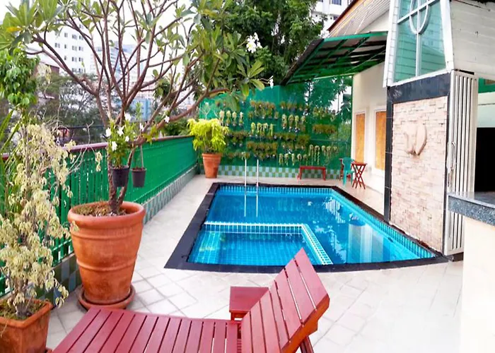 Отель Royal Ivory Sukhumvit Nana